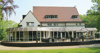 Achterkant pand Fletcher Hotel-Restaurant Dinkeloord